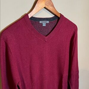 Johnston & Murphy Men's V-Neck Maroon Sweater